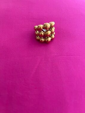 Gold stud ring size 6